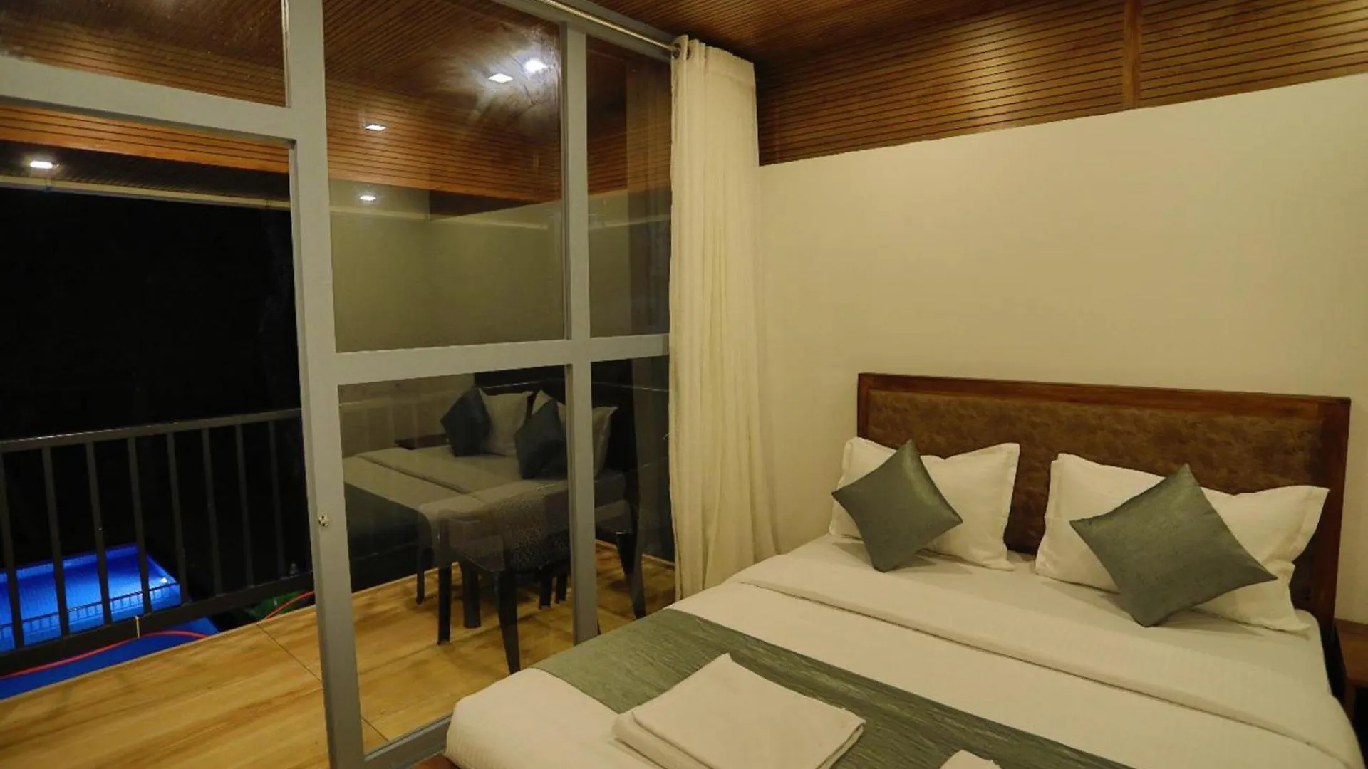 Cassa Don Premium Pool Villa Anachal India